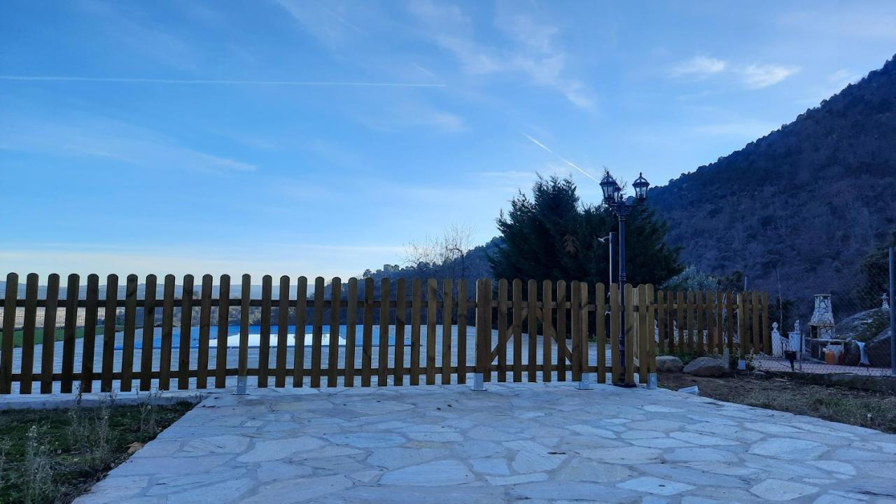 Chalet con piscina y BBQ para 10 personas San Martín de Valdeiglesias Exterior foto