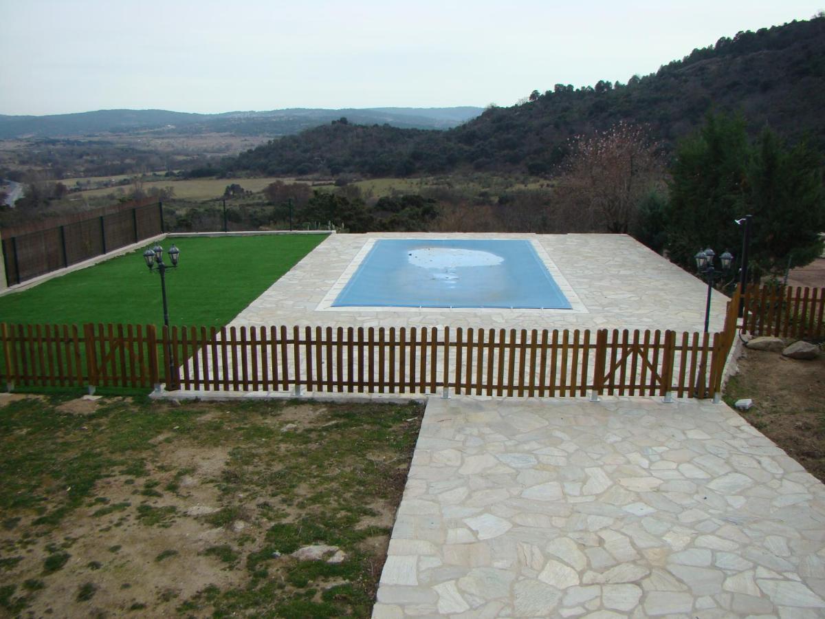 Chalet con piscina y BBQ para 10 personas San Martín de Valdeiglesias Exterior foto